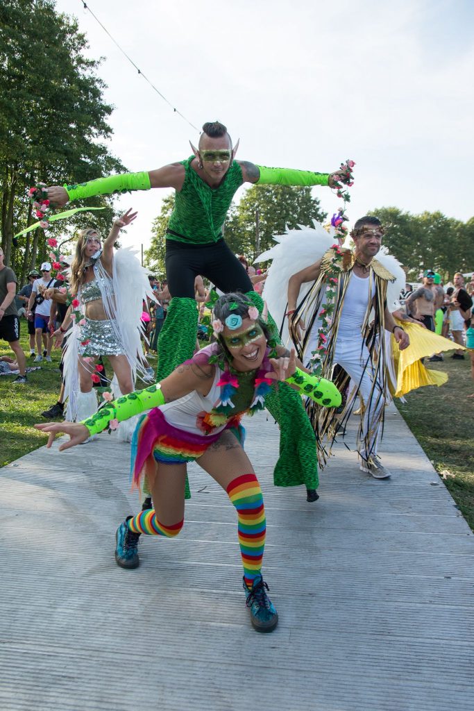    Walking Act Berlin interaktive Figur Publikum Stadtfest