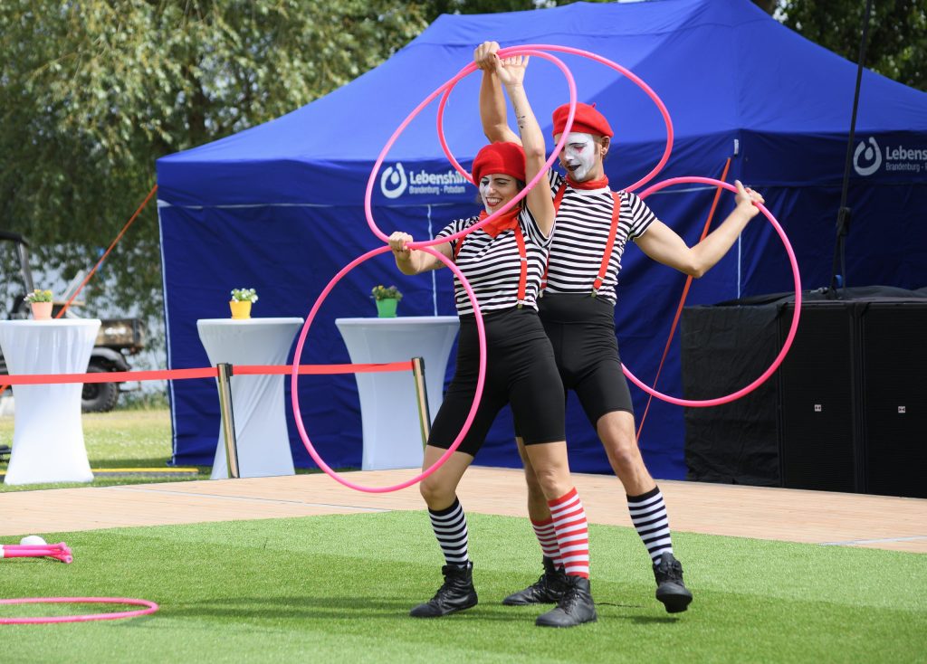 halbmime hula duo scaled