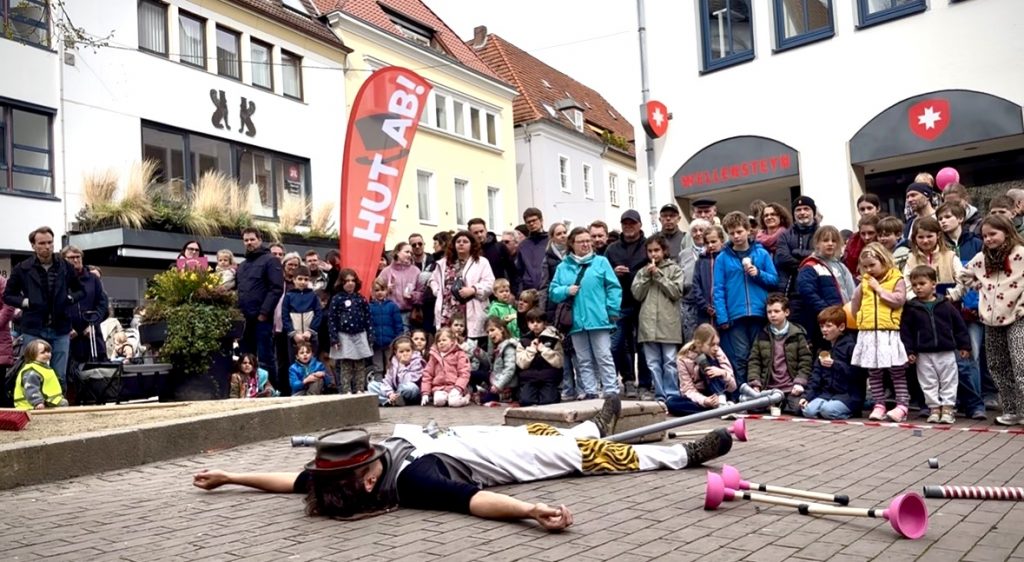     Jonglage Performance Stadtfest Publikum Mato